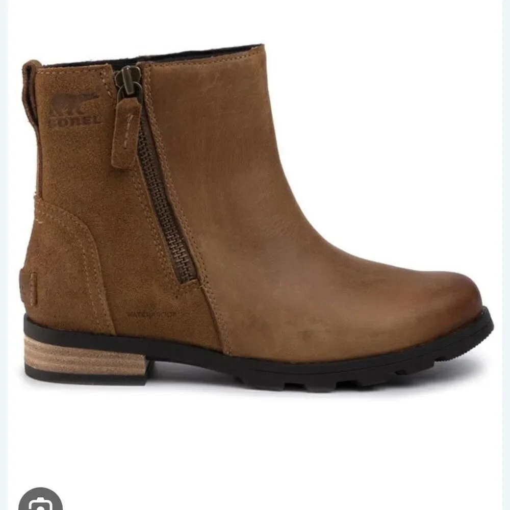 Sorel brown leather Chelsea boots size 6